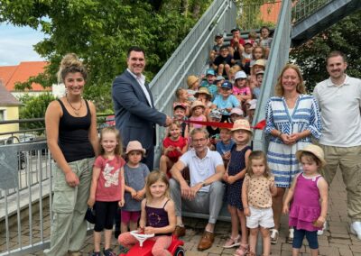 Martin Krämer bei der Einweihung der neuen Treppe im Kindergarten.